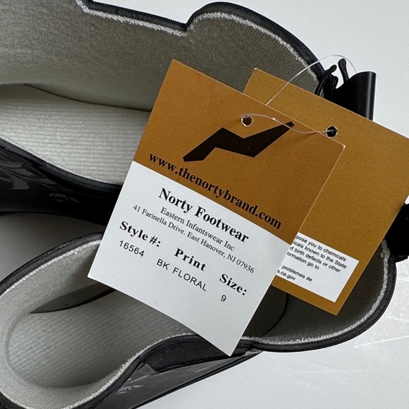 NORTY NWT Women's Black Blue Floral Ankle Rain Boots Treaded Slip On Size 9 - Picture 8 of 10